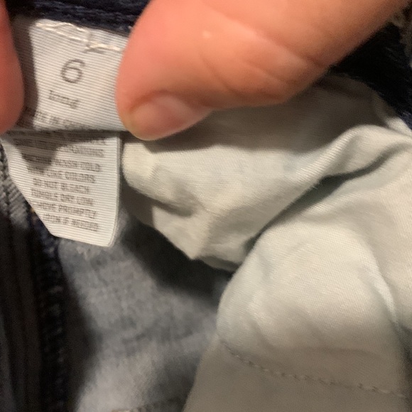 Hi i am selling my American Eagle size 6 long skinny stretch jeans barely worn. - Picture 4 of 6